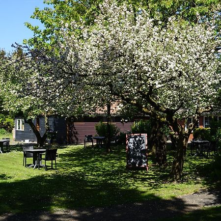Lucy'S Inn Eesergroen Экстерьер фото