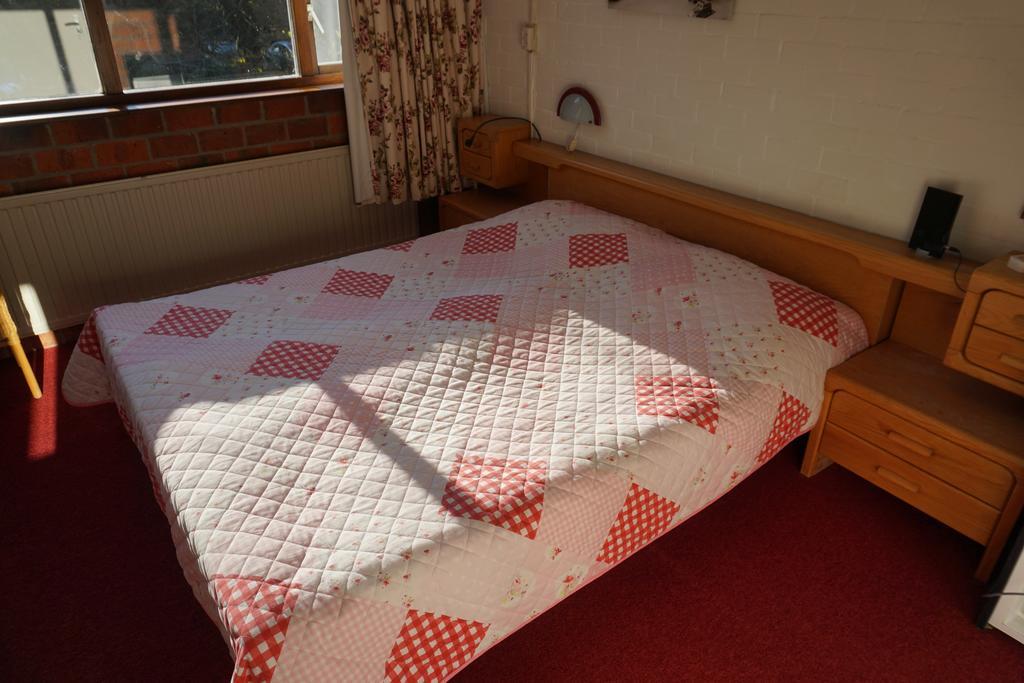Lucy'S Inn Eesergroen Экстерьер фото